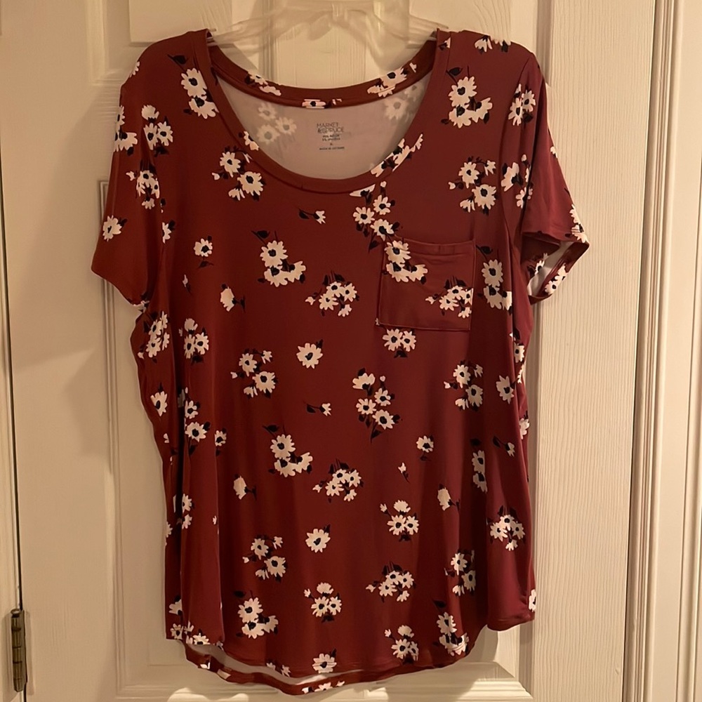 Women’s pocket short sleeve tee 🌼